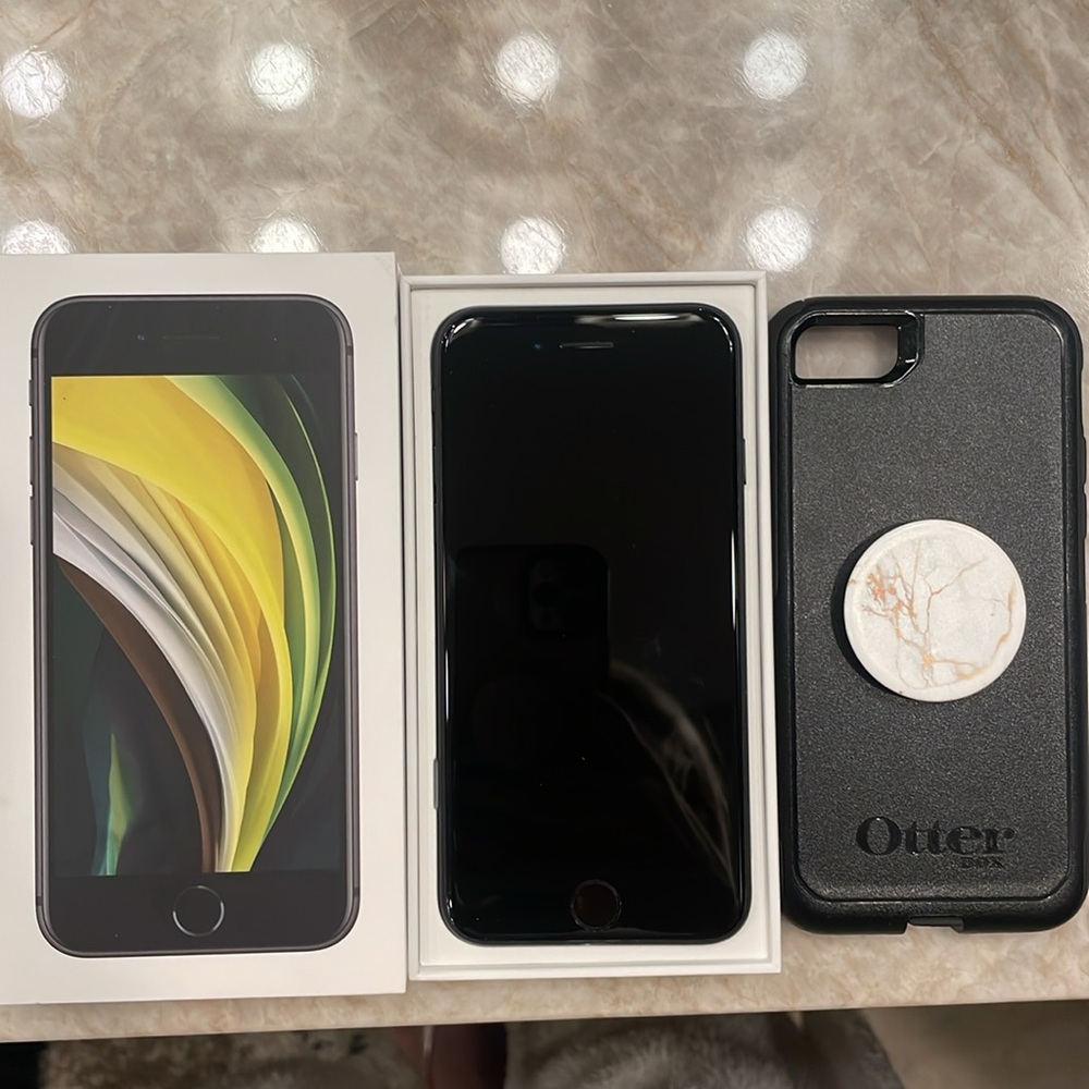 BRAND NEW UNLOCKED APPLE IPHONE SE-2nd GEN WITH OTTERBOX CASE AND POPSOCKIT!